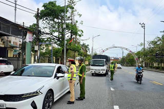 Sau 3 ngày ra quân Hà Tĩnh xử lý hàng trăm người vi phạm nồng độ cồn
