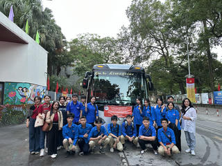 Trường THPT Hồ Tùng Mậu sẻ chia khó khăn với học sinh vùng lũ Thái Nguyên