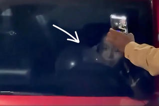 Một nữ ca sĩ không có giấy phép lái xe, ngang nhiên hít bóng cười trước mặt CSGT