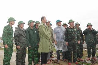 Lãnh đạo TP Huế kiểm tra, chỉ đạo công tác ứng phó với cơn bão số 12