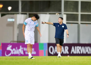 Cảnh đối lập của hai đội bóng tỉnh Ninh Bình