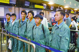 Lao động Việt ra thế giới để thoát nghèo