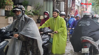 Lũ vượt mốc lịch sử, Huế sơ tán hàng nghìn hộ dân