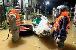Mất liên lạc với 600 hộ dân xã Trà Leng cũ, lũ dâng chia cắt nhiều khu vực ở Đà Nẵng