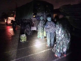 Quân khu 5 hành quân xuyên đêm ứng cứu dân vùng lũ