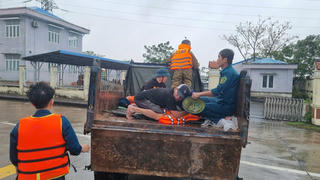 8 người trong một gia đình ở Đà Nẵng bị ngạt khí nghi do máy nổ phát điện trong lũ