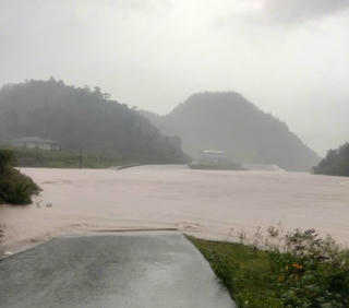 Mưa lớn gây ngập lụt, chia cắt nhiều nơi ở Quảng Trị, một người mất tích
