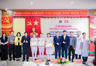 Bộ Y tế và UBND tỉnh trao tặng Bằng khen cho tập thể, cá nhân trong vụ việc một người tấn công nhân viên y tế tại Nghệ An