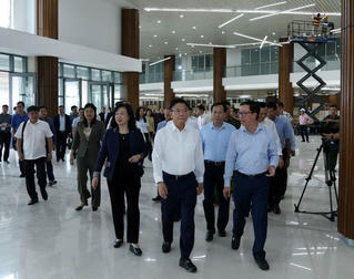 Phó Thủ tướng Lê Thành Long kiểm tra tiến độ Dự án cơ sở 2 Bệnh viện Bạch Mai và Việt Đức

