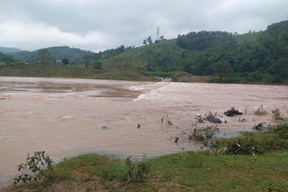 Mưa lũ chia cắt nhiều khu vực, hơn 5.000 học sinh ở Quảng Trị tạm nghỉ học