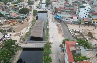 Hà Nội: Rào chắn, phân làn phục vụ thi công cầu thuộc đường Vành đai 2,5