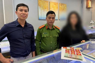Bị lừa mang vàng đi bán, nữ sinh viên Hà Nội được công an kịp thời 'giải cứu'