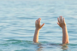 Nỗi đau trong mưa lũ: Tìm thấy thi thể bé trai 5 tuổi ở Huế