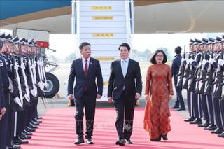 Chủ tịch nước Lương Cường đến Hàn Quốc, bắt đầu tham dự Tuần lễ Cấp cao APEC 2025