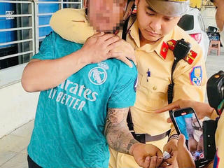 CSGT Hà Nội khống chế đối tượng tàng trữ ma túy