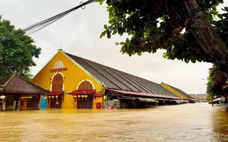 Thiệt hại do mưa lũ ở miền Trung: 14 người chết, 128.000 ngôi nhà bị ngập