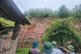 Quảng Trị công bố tình huống khẩn cấp về sạt lở đất đồi Phòng Không và khu tái định cư Đạm Thủy