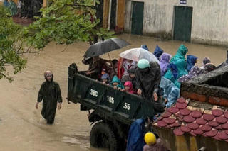 Hà Tĩnh mưa lớn, hồ chứa xả tràn, nhiều nơi có nguy cơ ngập lụt
