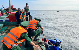 Cứu kịp thời 8 ngư dân gặp nạn trên biển Côn Đảo