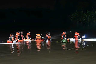 Quảng Trị: Hơn 28.000 học sinh phải tạm nghỉ học, ba em nhỏ bị lũ cuốn trôi