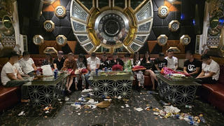 Phát hiện ổ 'bay lắc' trong quán karaoke, 24 đối tượng dương tính với ma túy