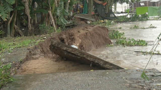 Sạt lở bờ sông nghiêm trọng tại xã Mỹ Hòa Hưng (tỉnh An Giang), 12 hộ dân phải di dời khẩn cấp