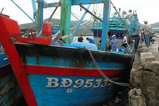 Gia Lai tập trung hỗ trợ các chủ tàu cá đăng ký và cấp giấy phép khai thác thủy sản