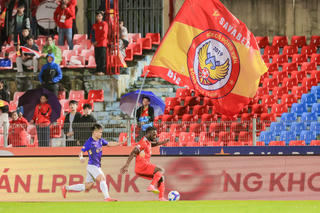 Vòng 9  V.League 2025/26: Công an Hà Nội bám sát Ninh Bình