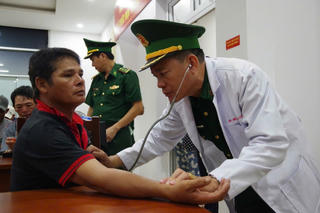 Kịp thời cứu nạn 11 thuyền viên gặp nạn trên biển 