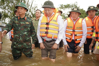 Bản tin tổng hợp 02/11: Tổng Bí thư Tô Lâm yêu cầu khẩn trương khắc phục hậu quả mưa lũ, giúp cuộc sống người dân sớm trở lại bình thường.