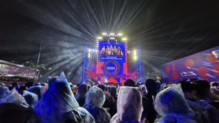 Đêm gala 'Không Một Mình': Dàn sao hạng A 'cháy' hết mình, biến Hồ Gươm thành 'sân khấu số' cam kết bảo vệ thế hệ trẻ