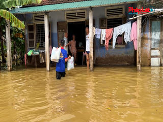 Chung tay hỗ trợ người dân Huế khắc phục hậu quả mưa lũ