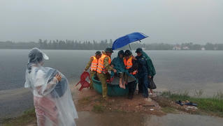 Bộ đội biên phòng Quảng Trị bám dân, giữ địa bàn, chủ động giúp dân ứng phó mưa lũ