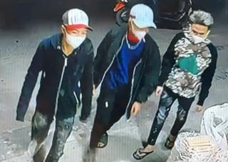 Bắt giữ nhóm thanh niên vờ mua điện thoại để cướp giật tài sản