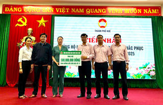 Ngân hàng Chính sách xã hội chung tay cùng TP Huế hỗ trợ người dân khắc phục hậu quả mưa lũ