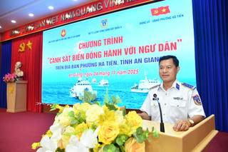 Bộ Tư lệnh Vùng Cảnh sát biển 4 đồng hành cùng ngư dân phường Hà Tiên