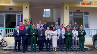 Báo Pháp luật Việt Nam trao “Mái ấm Tư pháp” và hệ thống đèn chiếu sáng tại Cao Bằng