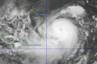 Bão số 13 chỉ cách Quy Nhơn 360km