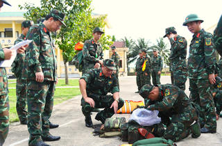 Quân khu 5 'cắm chốt' ở Quảng Ngãi, chủ động ứng phó bão Kalmaegi