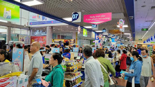 Saigon Co.op giảm đến 49% thực phẩm thiết yếu trước bão Kalmaegi san sẻ cùng người dân