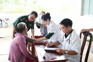 BĐBP tỉnh An Giang khám bệnh, cấp thuốc miễn phí cho hơn 300 người dân 
