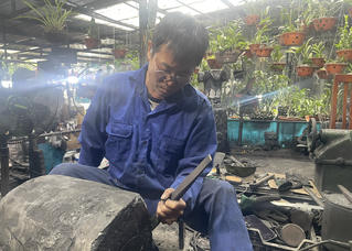 Cần thêm “cú hích” để “thổi lửa” cho nghề điêu khắc mỹ nghệ than đá tại Quảng Ninh - Bài 1: Gia đình 4 đời “giữ lửa” cho than đá