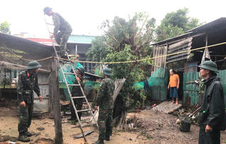 Sư đoàn 31 chủ động hỗ trợ người dân Gia Lai ứng phó bão số 13