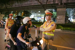 Hà Nội: Xử lý 189 lái xe vi phạm nồng độ cồn ngay trong ngày ra quân