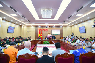 Bộ Quốc phòng và Bộ Xây dựng chỉ đạo ứng phó bão số 13, xử lý sự cố tàu Star Bueno mắc cạn tại Quảng Ngãi
