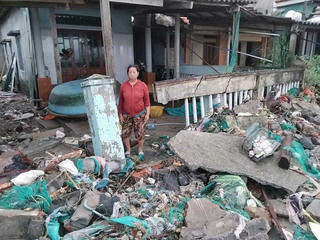 Quảng Ngãi sau bão số 13: 3 người mất tích, hàng chục nhà tốc mái