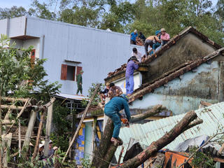 Đà Nẵng hỗ trợ dân sửa nhà trước Tết, khẩn trương ứng phó nguy cơ lũ chồng lũ