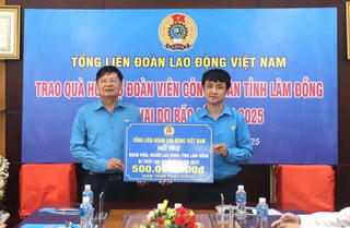 Tổng Liên đoàn Lao động Việt Nam trao 500 triệu đồng hỗ trợ đoàn viên, người lao động Lâm Đồng
