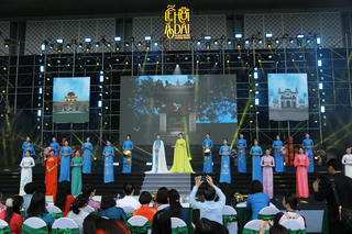 Đồng diễn áo dài khẳng định bản sắc văn hóa trong thời kỳ hội nhập