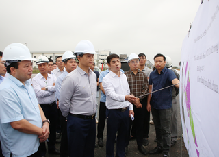 Chủ tịch UBND tỉnh Bắc Ninh trực tiếp kiểm tra, đôn đốc tiến độ một số dự án công trình giao thông